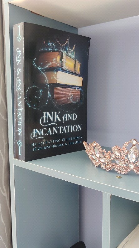 Exclusive YA SFF hardcovers and swag?! 😍

This anthology includes all the bookish sci-fi and fantasy you never knew you needed 😉

And now it has a new special-edition hardcover and swag!

Check out the goodies available on Kickstarter (🔗 in bio)! 

#kickstarter #yasff #yascifiandfantasyaddicts #yasffaddicts #nakedhardcovers #specialeditionbooks #yafantasy #yascifi #bookishreel #bookreel #bookreelsofinstagram #fortheloveofbooks #bookswag